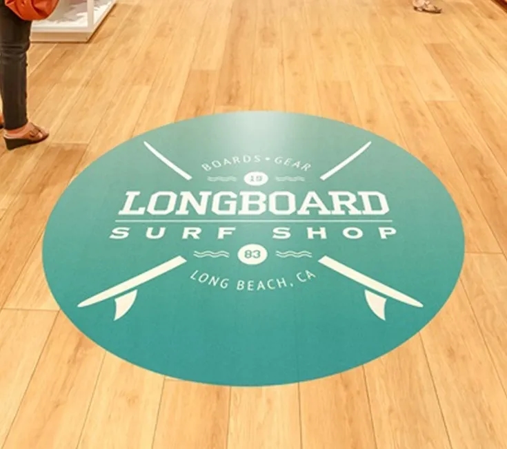 Folia podłogowa druk - jak wykorzystać ją w reklamie i dekoracji