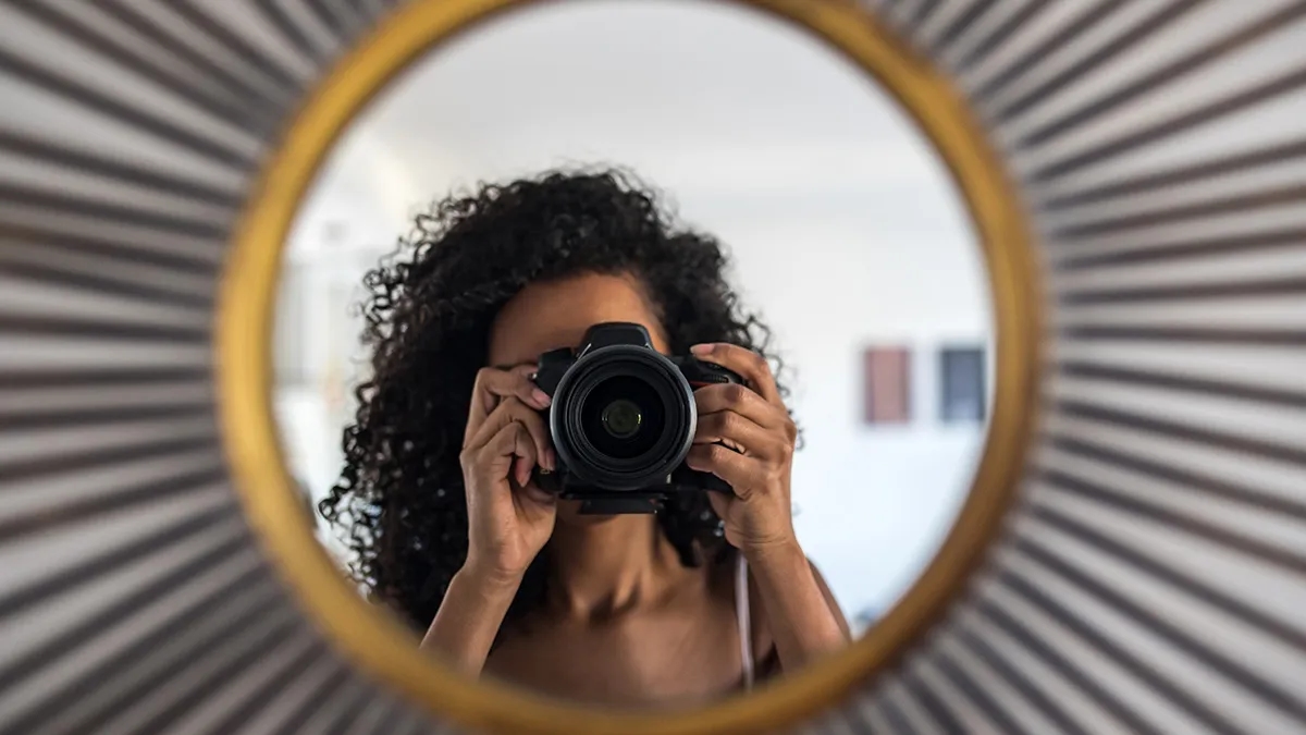 Jak zrobić zdjęcie w lustrze aby nie było widać aparatu - sprawdzone triki