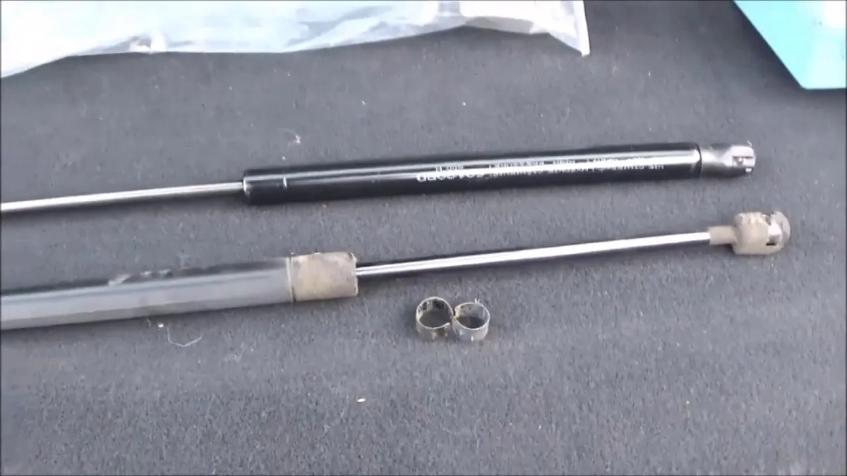 Jak wymienić teleskopy klapy bagażnika - uniknij problemów i kosztów