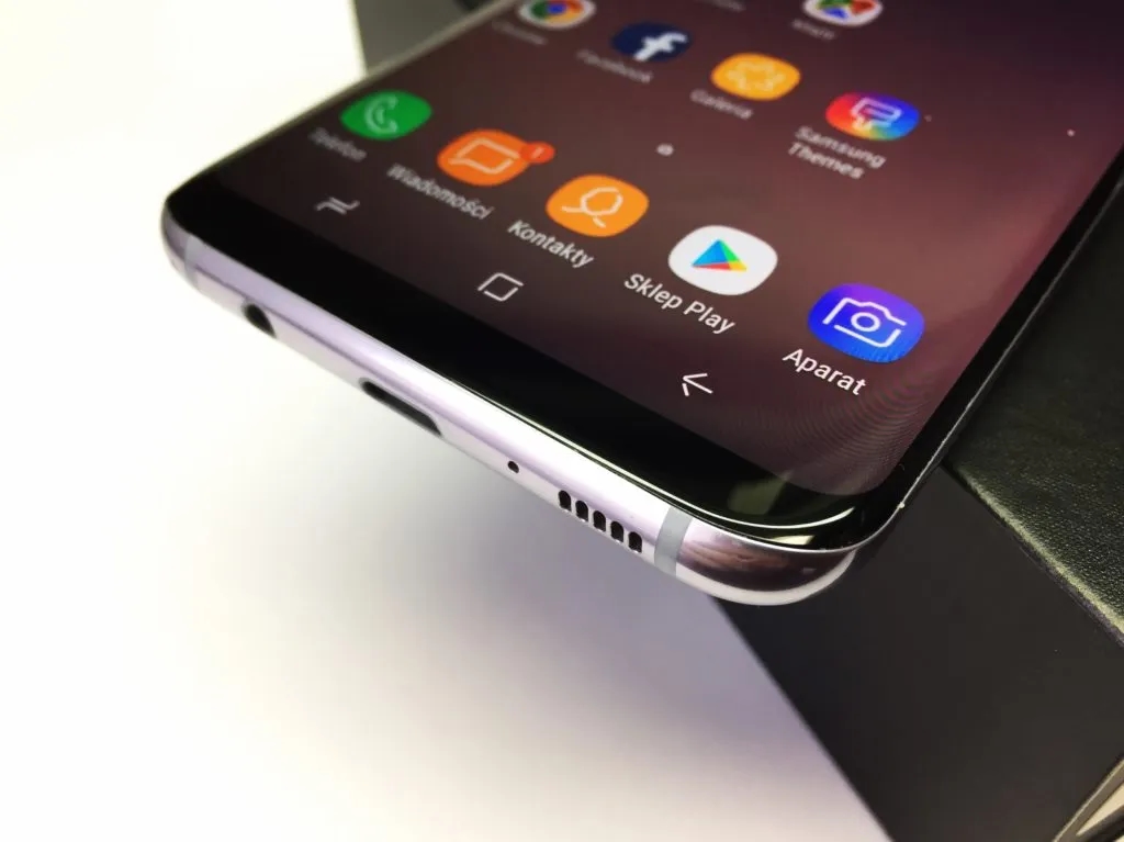 Ile kosztuje wymiana aparatu w telefonie Samsung? Ceny i porady