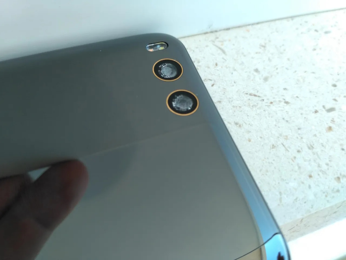 Jak wyczyścić zaparowany aparat w telefonie i uniknąć uszkodzeń