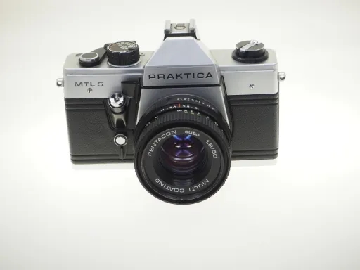 Lustrzanka analogowa: jak wybrać idealny aparat do fotografii