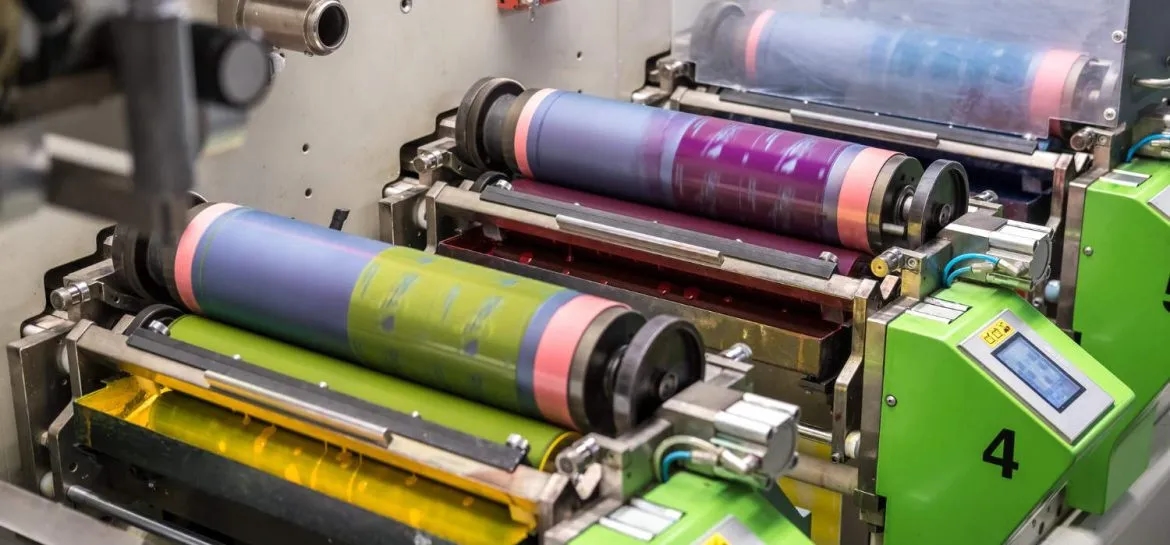 Druk fleksograficzny na folii – jak zwiększyć jakość opakowań?