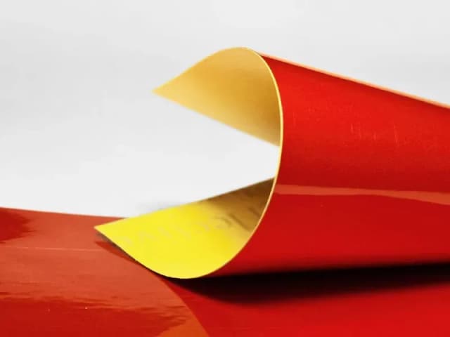 Druk na folii odblaskowej - zwiększ widoczność i bezpieczeństwo Druk na folii odblaskowej - zwiększ widoczność i bezpieczeństwo