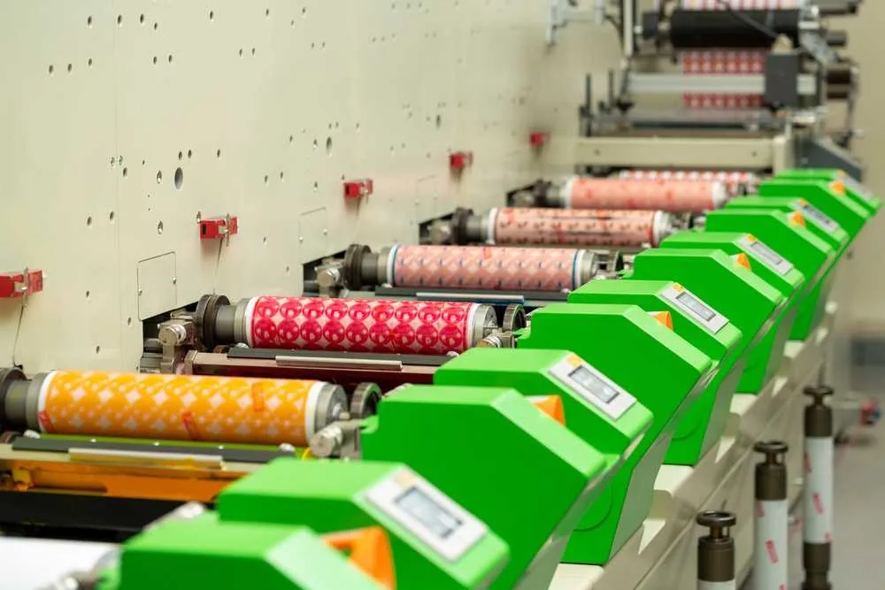 Czym jest drukarnia fleksograficzna i jakie ma zastosowania?